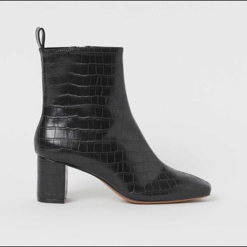 Hm crocodile booties